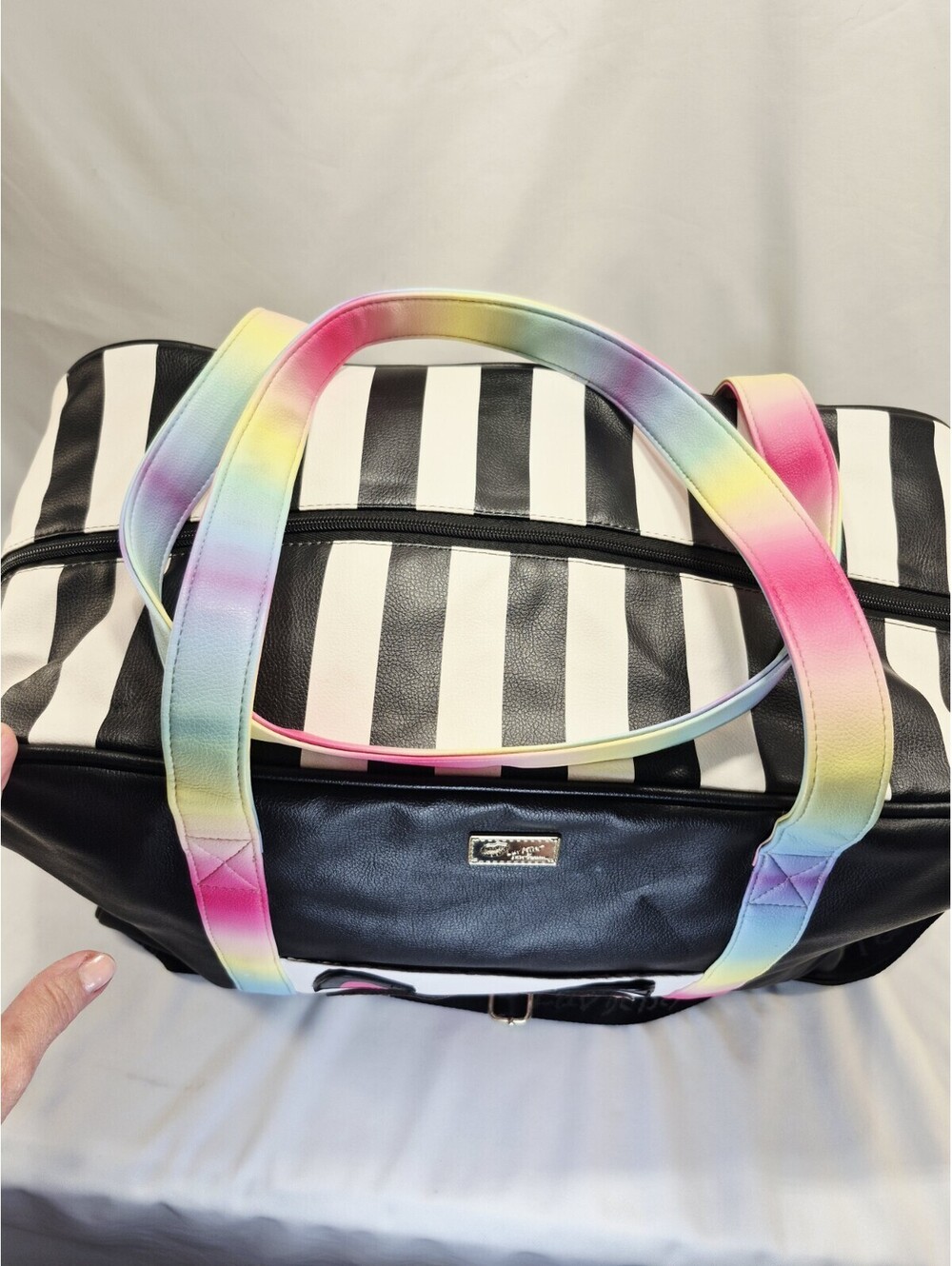 Betsey Johnson faux leather weekender duffle bag 18" cat design and rainbows - Picture 6 of 16